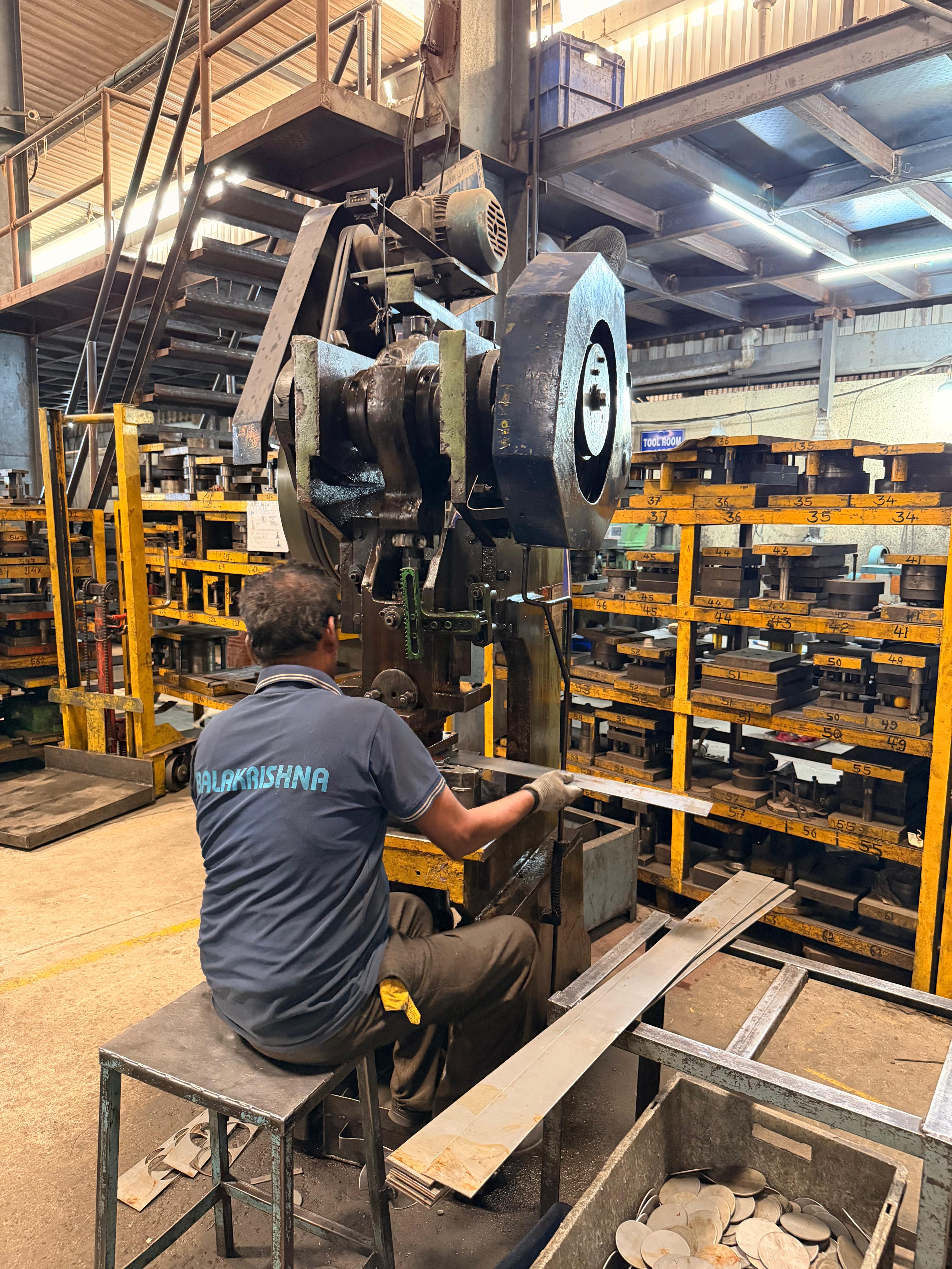 Pneumatic Press 300 Ton