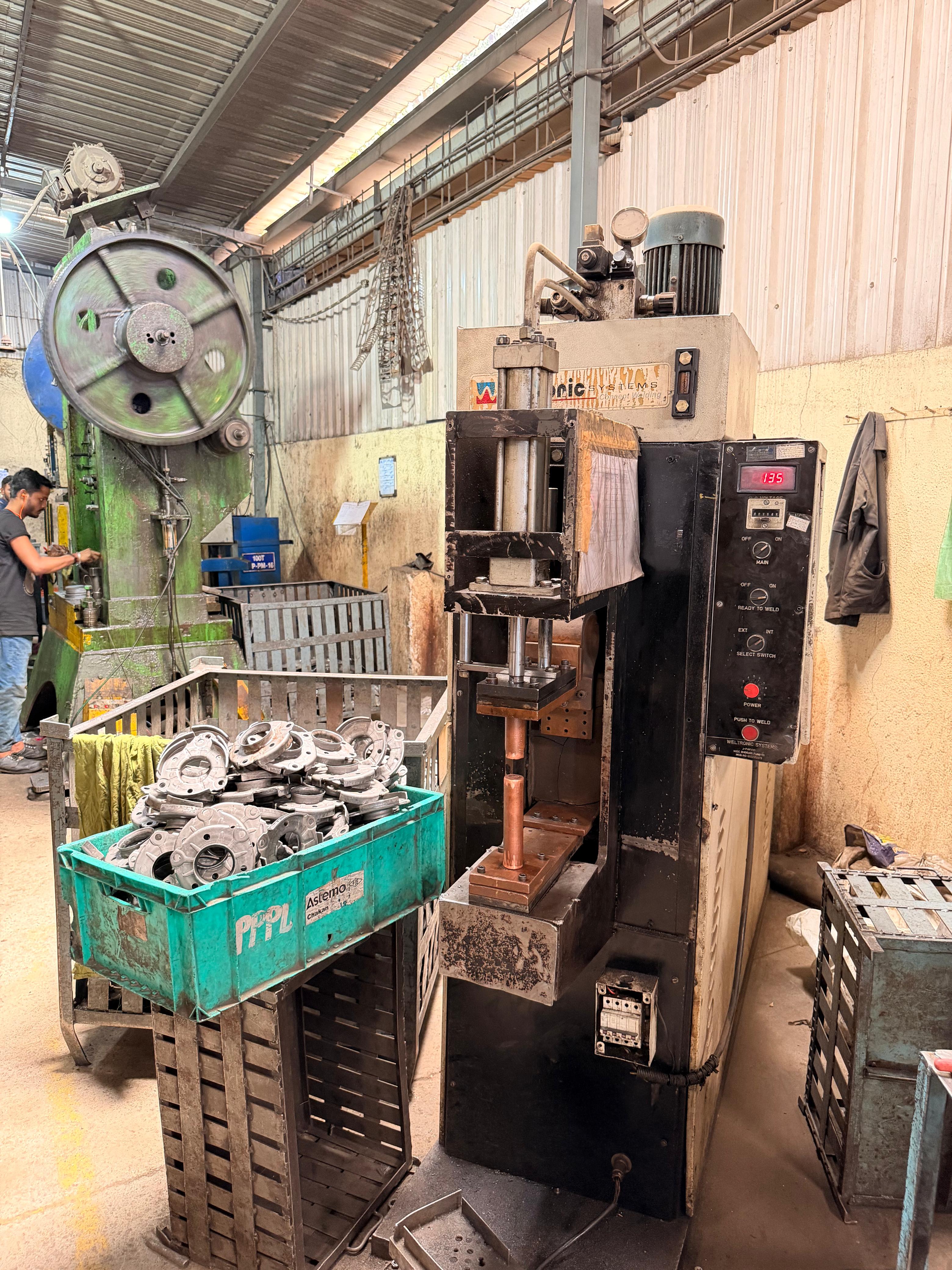 Pneumatic Press 300 Ton